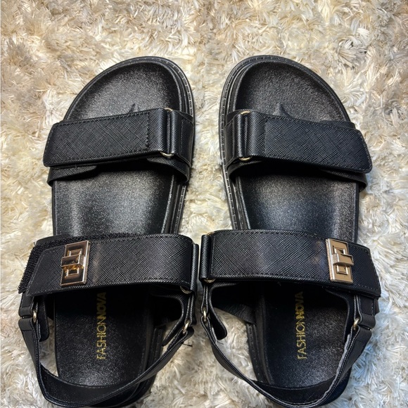 Fashion Nova Black Strap Sandals - Picture 3 of 5